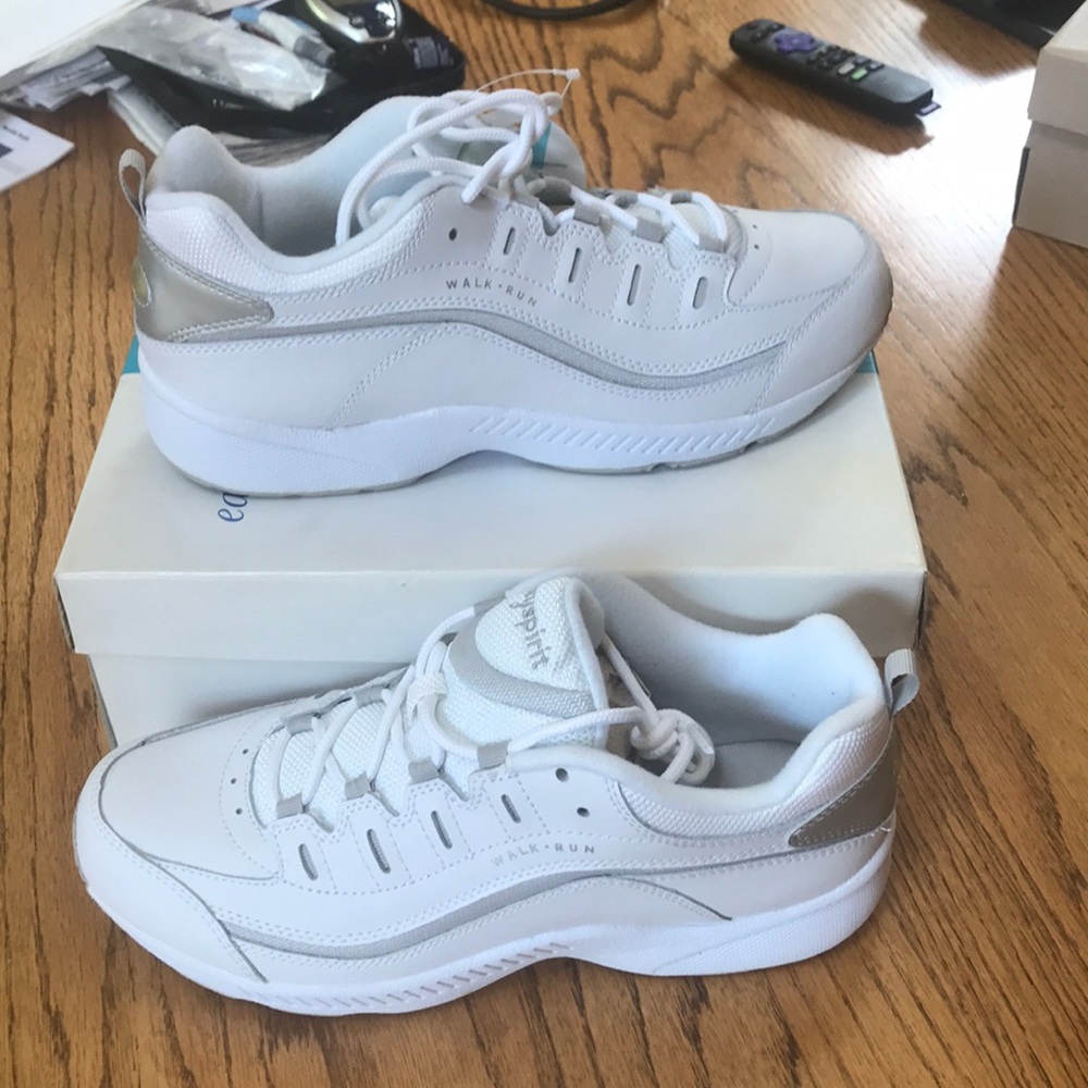 Easy spirit walking shoe size 10